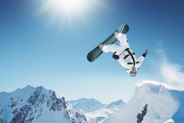 九游中国-奥运周期关键战夜，莱万稳定输出定乾坤