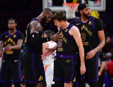 九游娱乐官方网站-关于篮球锦标赛冠军争夺激烈，球员表现抢眼的信息