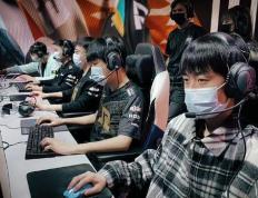 九游游戏-DFM险胜C9，Deft操刀奇招英雄翻盘焦点之战成都决赛之夜，锁定晋级资格的简单介绍