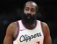 九游娱乐网站-快船客场逆转骑士，保持战绩不俗