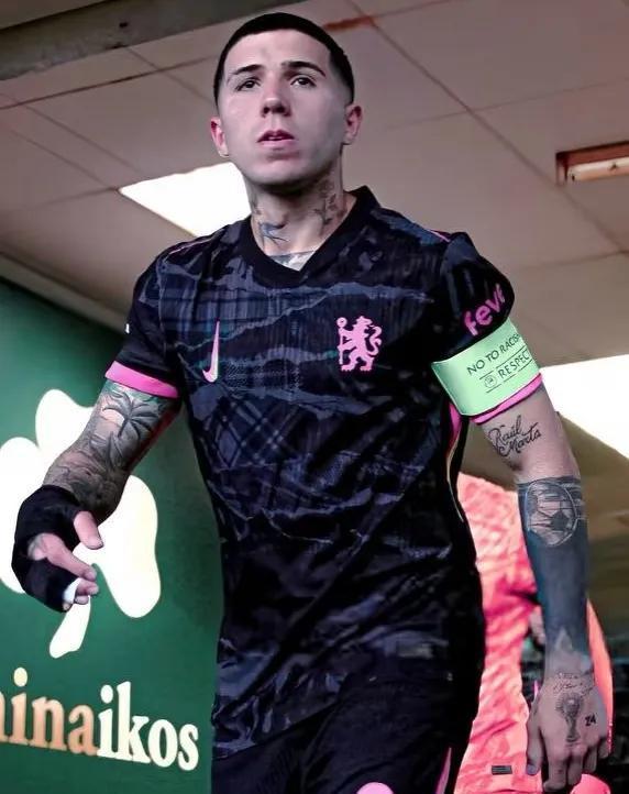 9you娱乐-关于华德福德后卫神勇抢断，英超前景蒸蒸日上的信息