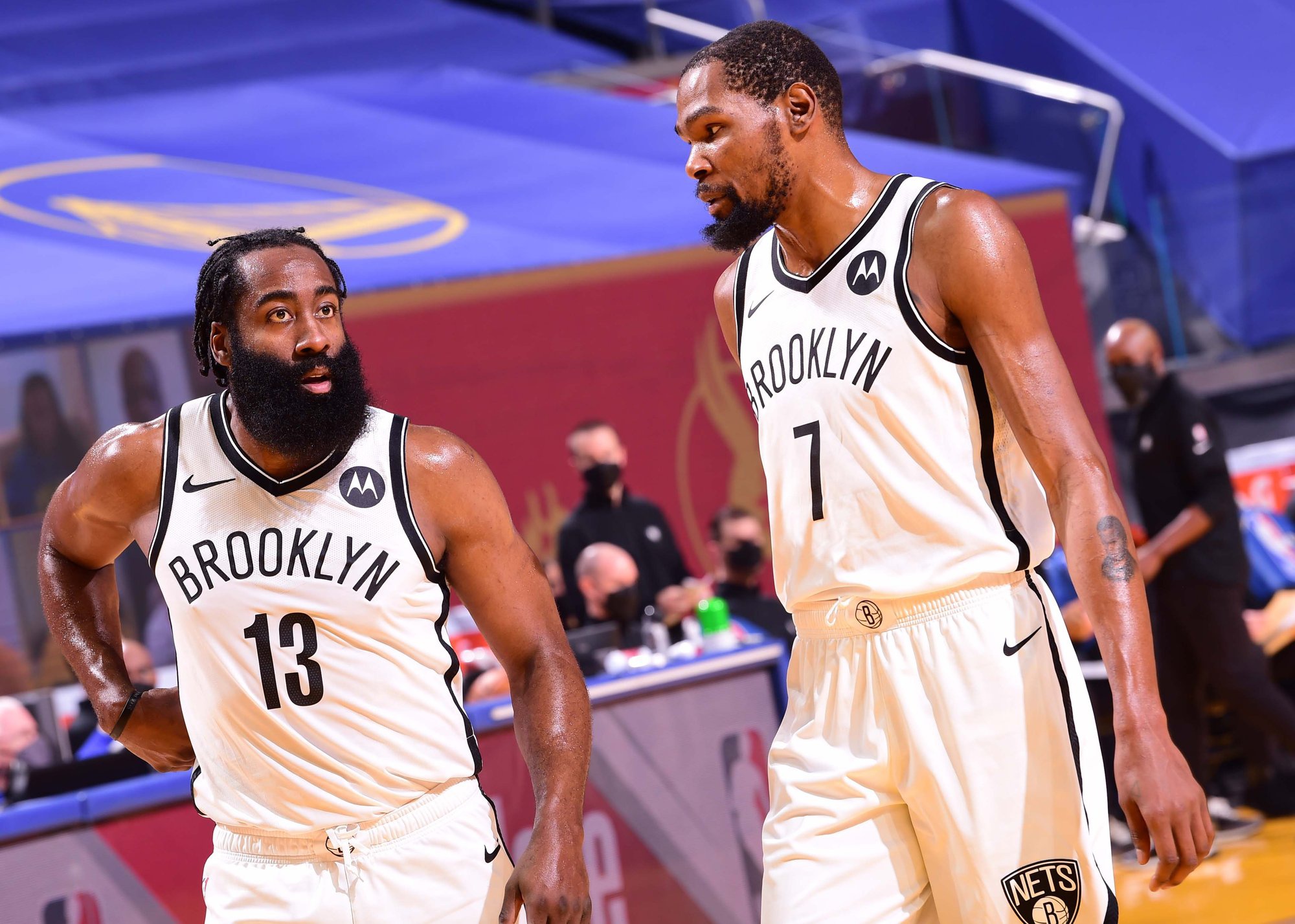 九游体育平台-乌切维奇表现抢眼,山猫连胜夺得东部总冠军