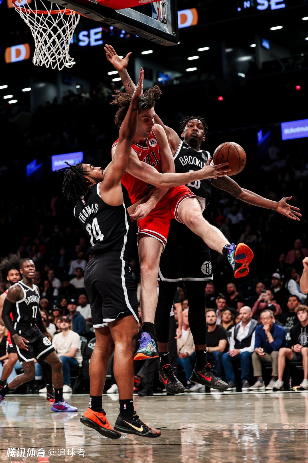 九游体育-雷霆翻盘篮网,拉文带队取胜